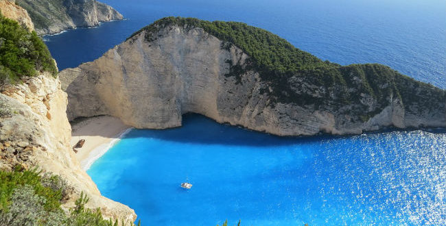 Οι ταξιδιωτικοί συντάκτες της βρετανικής εφημερίδας Guardian ψήφισαν πέντε ελληνικές παραλίες στις καλύτερες 40 της Ευρώπης