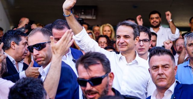 DPA: Οι Έλληνες έδειξαν την πόρτα στον Τσίπρα και άνοιξαν τον δρόμο στον Μητσοτάκη