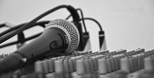 Θλίψη: Πέθανε πασίγνωστος τραγουδιστής