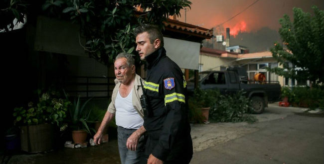 Φωτιά Εύβοια: Σε ασφαλές σημείο οι 300 κάτοικοι από Μακρυμάλλη και Κοντοδεσπότι