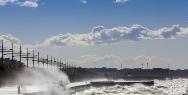 Καιρός: Άνεμοι έως 8 μποφόρ και υψηλές θερμοκρασίες την Παρασκευή