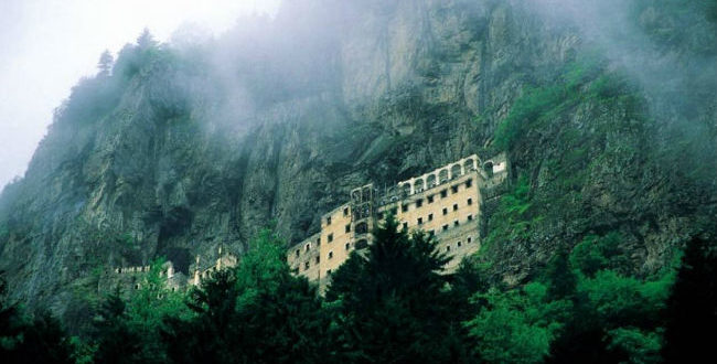 Η Τουρκία διεκδικεί κειμήλια της Παναγίας Σουμελά