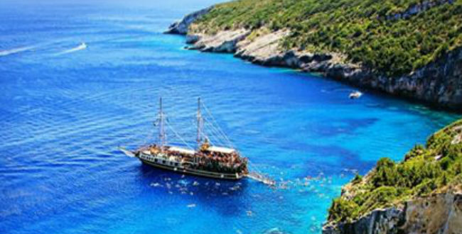 Μην αφήνεις το καράβι της ζωής να περιμένει, ταξίδεψε στο άγνωστο με βάρκα την ελπίδα