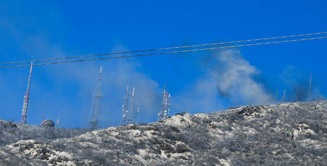 Σε ύφεση η μεγάλη πυρκαγιά στον Υμηττό: Κάηκαν δύο σπίτια, αγωνία για τις αναζωπυρώσεις