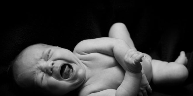 Cry it out (CIO) ή αλλιώς εκπαίδευση ύπνου: 10 λόγοι για να μην το κάνουμε