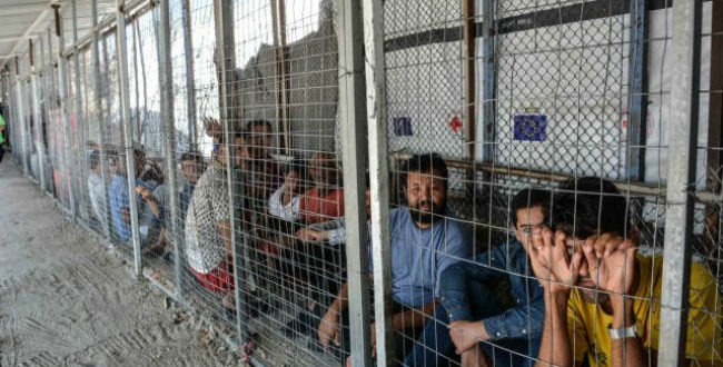 Αντιδρούν οι κάτοικοι για τη μεταφορά προσφύγων στον Καραβόμυλο