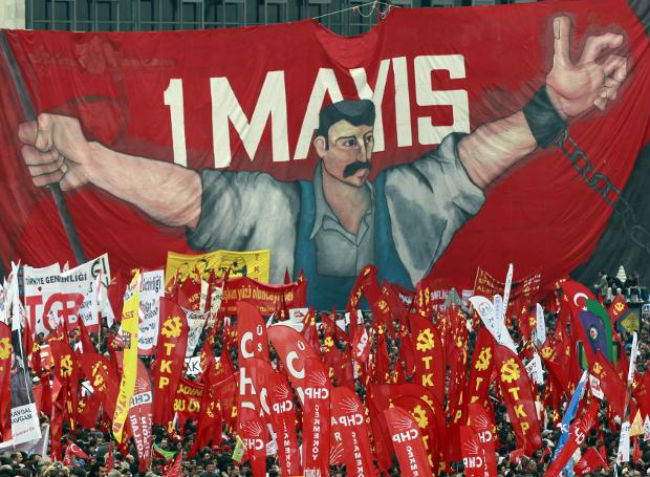 Η Πρωτομαγιά είναι απεργία και όχι αργία, όπως συμβαίνει στην Ελλάδα, αλλά και σε πολλές χώρες του κόσμου.