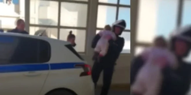 Πάτρα: Η στιγμή που αστυνομικοί σώζουν 20 μηνών κοριτσάκι- ΒΙΝΤΕΟ